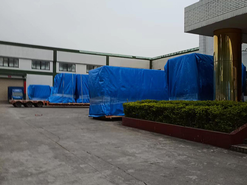 東莞(wan)某公司(sī)重型設(she)備防雨(yu)真空木(mu)箱