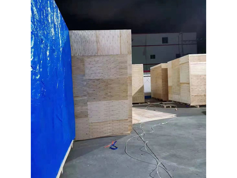 中山某(mǒu)公司真空(kong)防雨木箱(xiang)