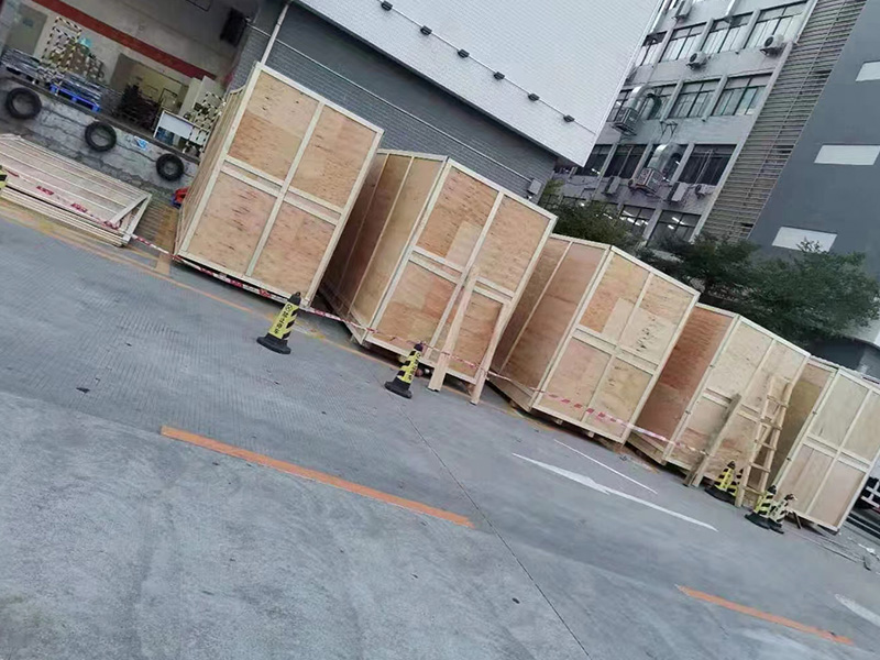 重型(xíng)加固木(mù)箱