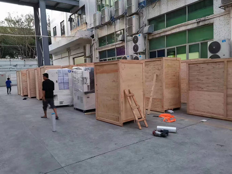 深(shēn)圳福永(yǒng)出口設(shè)備打包(bao)現場