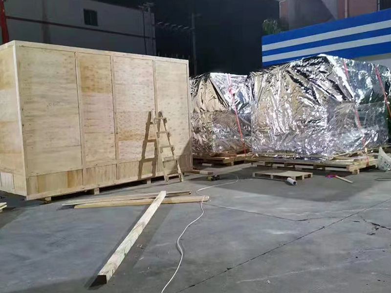 重型(xíng)加固木(mù)箱